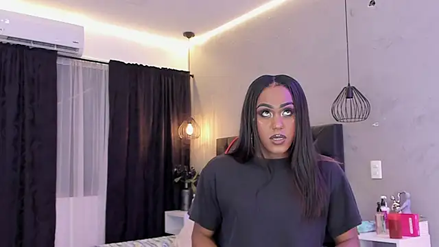 Snapshot of naomi__blair chatting on 30, 6, 2026 naomi blair online show from 30, 6, 2026
