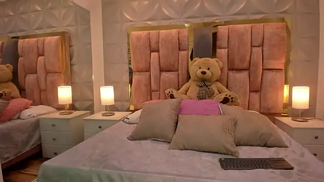 Paris Velvet online show from 24, 2, 2026