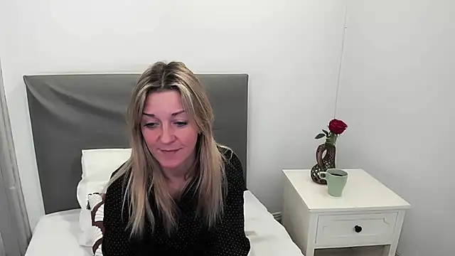 Snapshot of MileyXStar chatting on 4, 2, 2026 MileyXStar online show from 4, 2, 2026