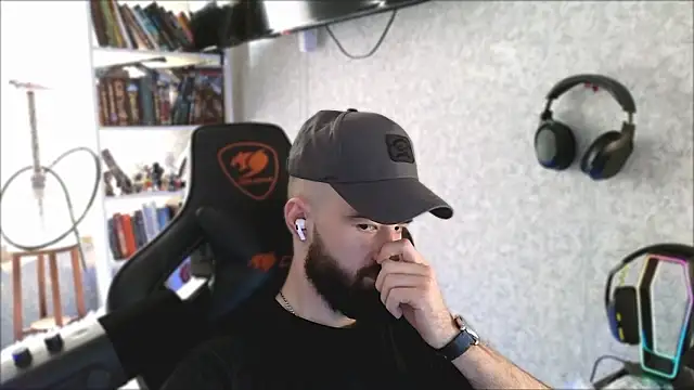 Snapshot of _Mostly_ chatting on 9, 3, 2026 Mostly online show from 9, 3, 2026