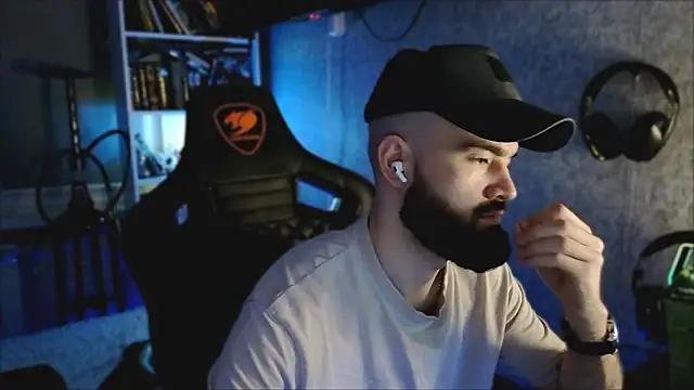 Snapshot of _Mostly_ chatting on 11, 3, 2026 Mostly online show from 11, 3, 2026