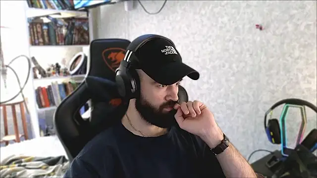 Snapshot of _Mostly_ chatting on 18, 3, 2026 Mostly online show from 18, 3, 2026