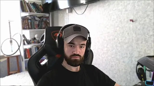 Snapshot of _Mostly_ chatting on 1, 4, 2026 Mostly online show from 1, 4, 2026