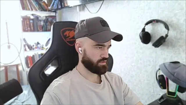 Snapshot of _Mostly_ chatting on 10, 4, 2026 Mostly online show from 10, 4, 2026