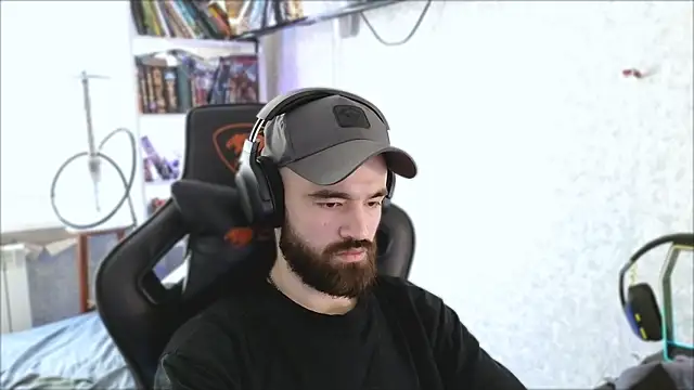 Snapshot of _Mostly_ chatting on 11, 4, 2026 Mostly online show from 11, 4, 2026