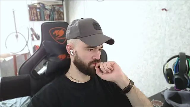 Snapshot of _Mostly_ chatting on 12, 4, 2026 Mostly online show from 12, 4, 2026