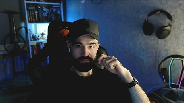 Snapshot of _Mostly_ chatting on 12, 4, 2026 Mostly online show from 12, 4, 2026