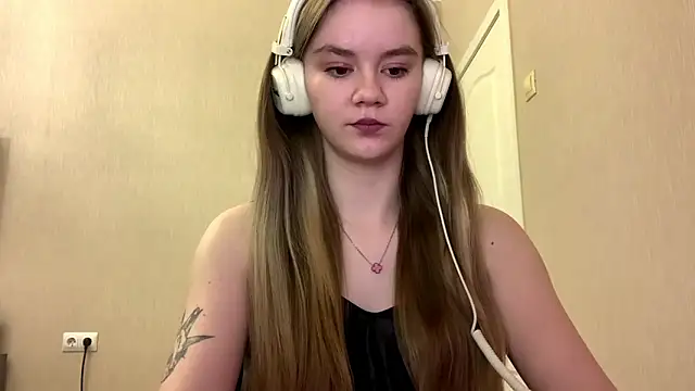 AgnesShy  online show from 23, 2, 2026