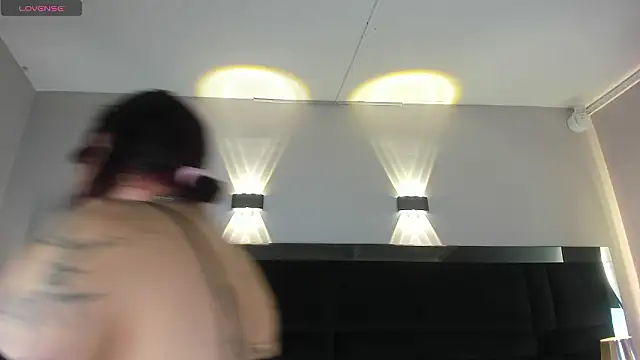 Snapshot of Ravenn21x chatting on 11, 2, 2026 Ravenn21x online show from 11, 2, 2026