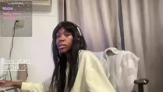 bloggirllaurel online show from 25, 3, 2026