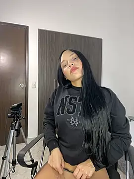 Malory Saenzz online show from 3, 2, 2026