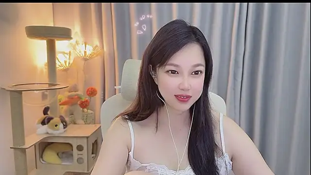 Yumi yuni online show from 4, 6, 2026
