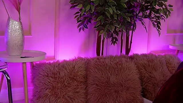 CrystalRedd online show from 21, 2, 2026