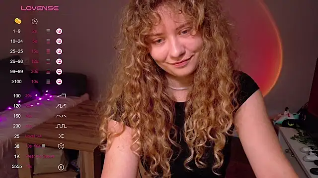 Snapshot of Milounee chatting on 20, 6, 2026 Milounee online show from 20, 6, 2026