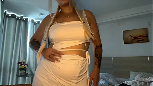 LuxureMia online show from 15, 2, 2026