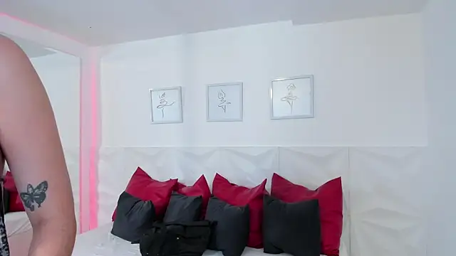 naomi amoretti online show from 11, 2, 2026