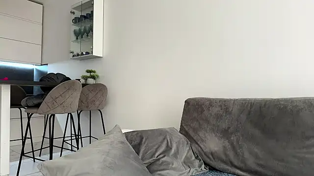 Snapshot of AuraXO chatting on 10, 4, 2026 AuraXO online show from 10, 4, 2026