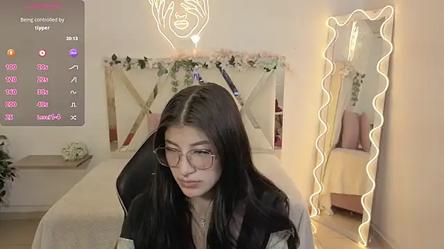 NEFTIS TAY online show from 16, 4, 2026