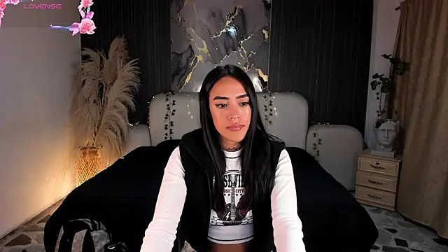 Snapshot of JazminRusso_ chatting on 8, 6, 2026 JazminRusso online show from 8, 6, 2026
