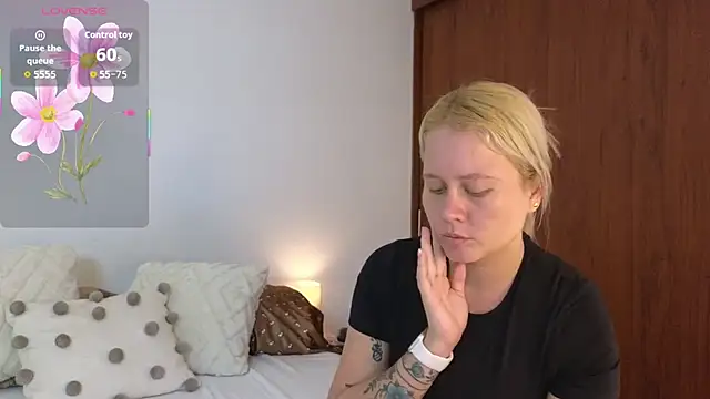 zoee  sweet online show from 14, 4, 2026