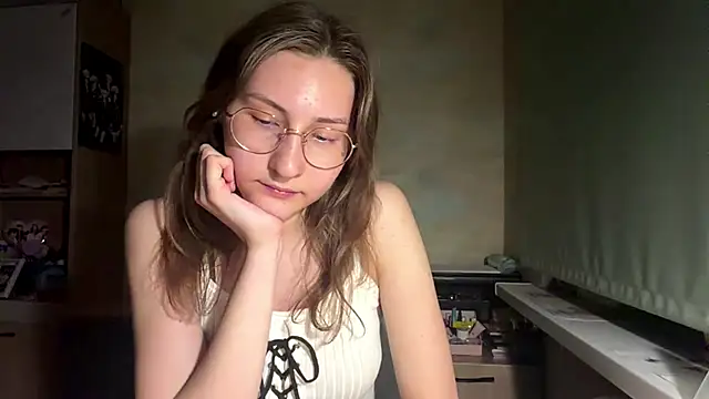 Miaaa Moon online show from 26, 5, 2026