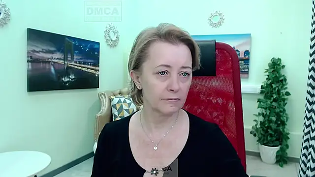 MONA W online show from 7, 4, 2026