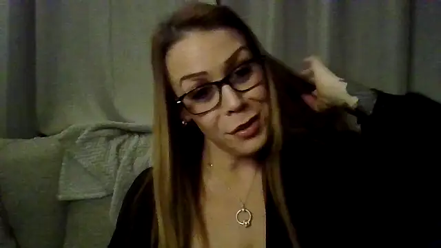 Snapshot of Majestic-Maya chatting on 9, 2, 2026 Majestic-Maya online show from 9, 2, 2026
