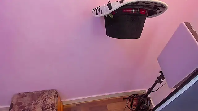 Snapshot of lil_miia chatting on 24, 2, 2026 lil miia online show from 24, 2, 2026