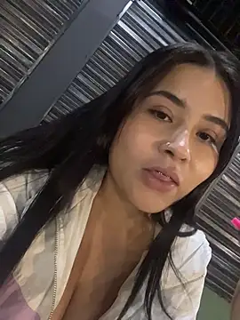 LunnaMoretti online show from 17, 4, 2026