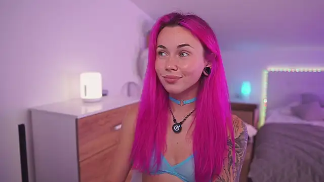 Sarah Pink online show from 11, 9, 2025