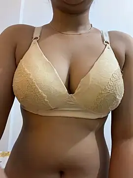Snapshot of Divya-03 chatting on 18, 4, 2026 Divya-03 online show from 18, 4, 2026
