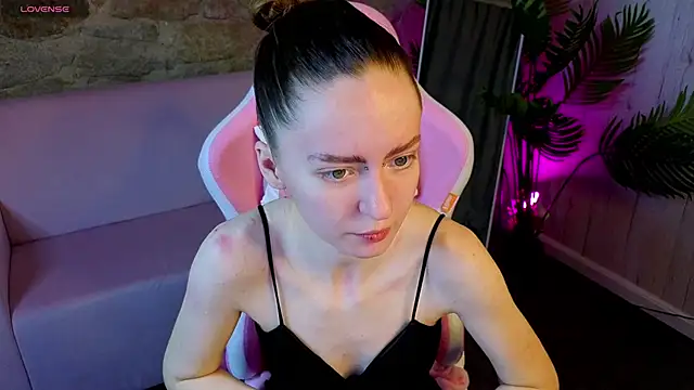 Snapshot of KristineValbuena chatting on 17, 2, 2026 KristineValbuena online show from 17, 2, 2026