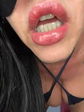 hotcasal69 online show from 2, 6, 2026