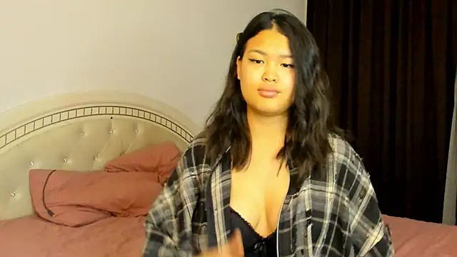 Snapshot of luna_yum chatting on 14, 2, 2026 luna yum online show from 14, 2, 2026