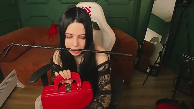 Snapshot of madam_inferno chatting on 6, 2, 2026 madam inferno online show from 6, 2, 2026