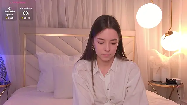 Snapshot of AlisseMoore chatting on 14, 2, 2026 AlisseMoore online show from 14, 2, 2026