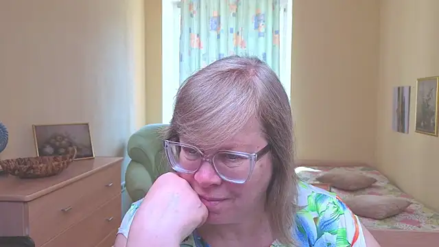 Emma Eclipsee online show from 10, 4, 2026