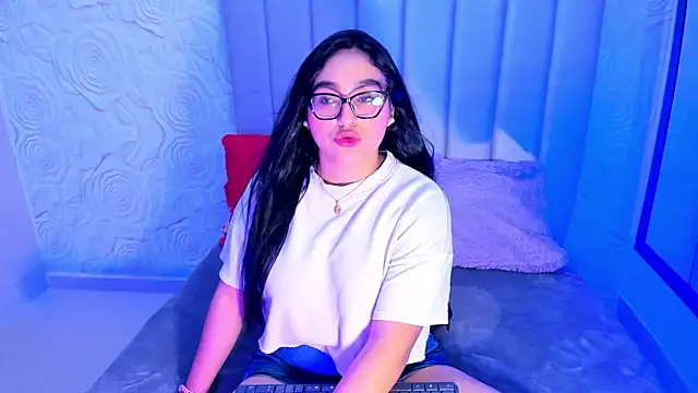 Lya dubois  online show from 25, 6, 2026