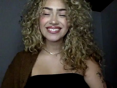 Snapshot of Maddy_Beluci chatting on 5, 3, 2026 Maddy Beluci online show from 5, 3, 2026