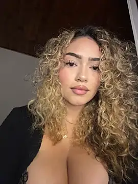 Snapshot of Maddy_Beluci chatting on 7, 3, 2026 Maddy Beluci online show from 7, 3, 2026