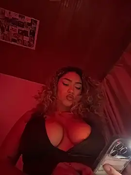 Snapshot of Maddy_Beluci chatting on 7, 4, 2026 Maddy Beluci online show from 7, 4, 2026