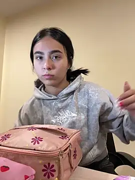 Sara Fernandez  online show from 27, 3, 2026