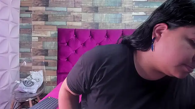 Carolina-Lenon online show from 25, 2, 2026