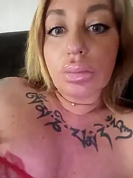 MiaMooly online show from 12, 4, 2026