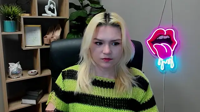 Snapshot of SweetLilyxo chatting on 17, 3, 2026 SweetLilyxo online show from 17, 3, 2026