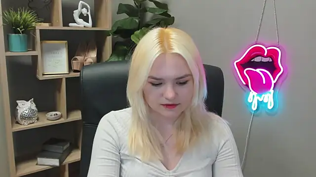 Snapshot of SweetLilyxo chatting on 19, 3, 2026 SweetLilyxo online show from 19, 3, 2026