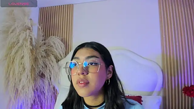 rebeca taylor online show from 28, 2, 2026