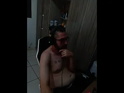 Snapshot of Redlovecouple chatting on 13, 2, 2026 Redlovecouple online show from 13, 2, 2026