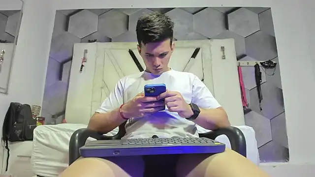 Snapshot of GoldenBoyM chatting on 16, 7, 2026 GoldenBoyM online show from 16, 7, 2026
