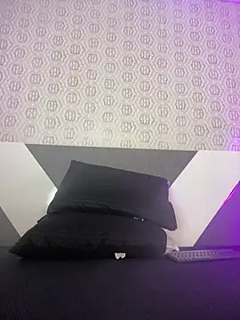 Mia rivers   online show from 12, 4, 2026